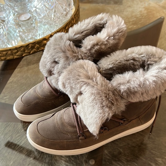 New Ecco shearling boots size EUR 41 US 10 - Picture 1 of 8